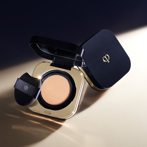 Cle de Peau Beaute Radiant Cushion Natural Foundation #OC10