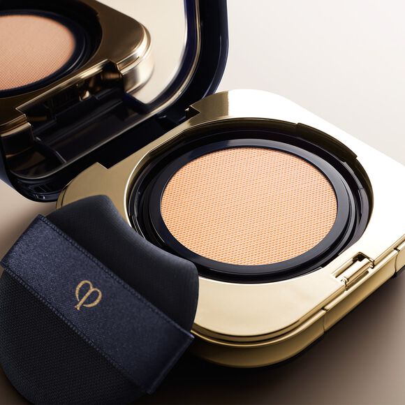 Cle de Peau Beaute Radiant Cushion Natural Foundation #OC10