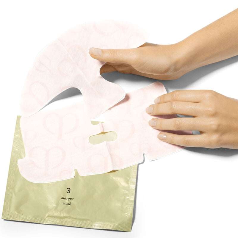 CL? DE PEAU BEAUT? Illuminating Concentrate Set 6 Applications