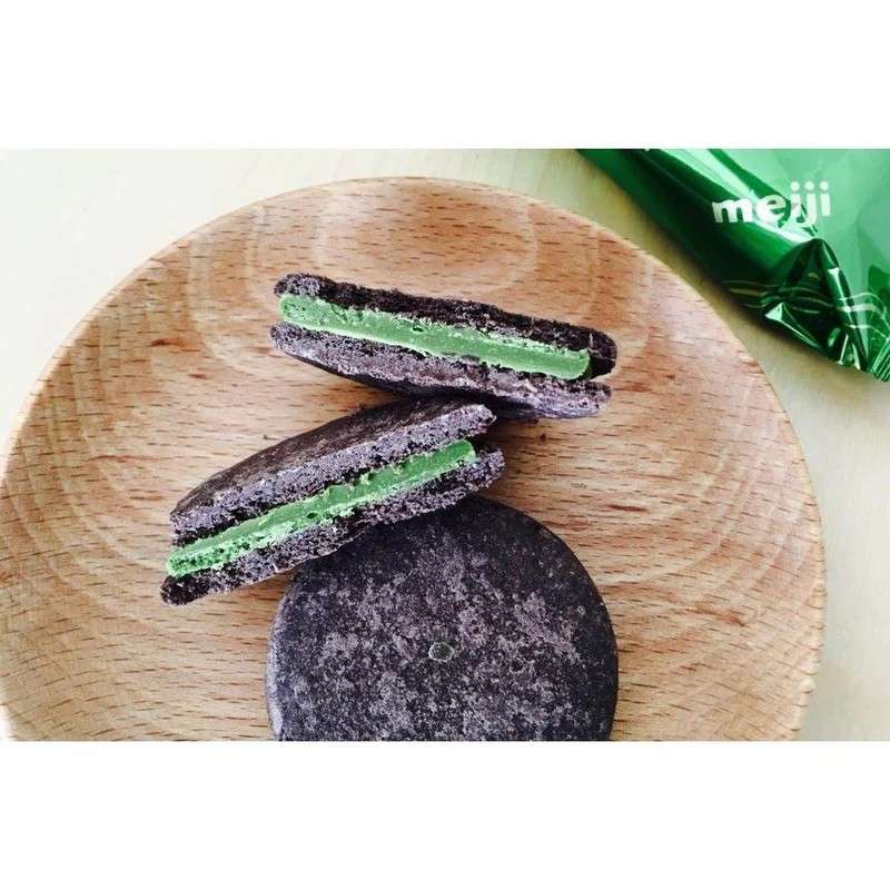 Meiji Rich Chocolate Biscuit Sandwich Matcha 96g