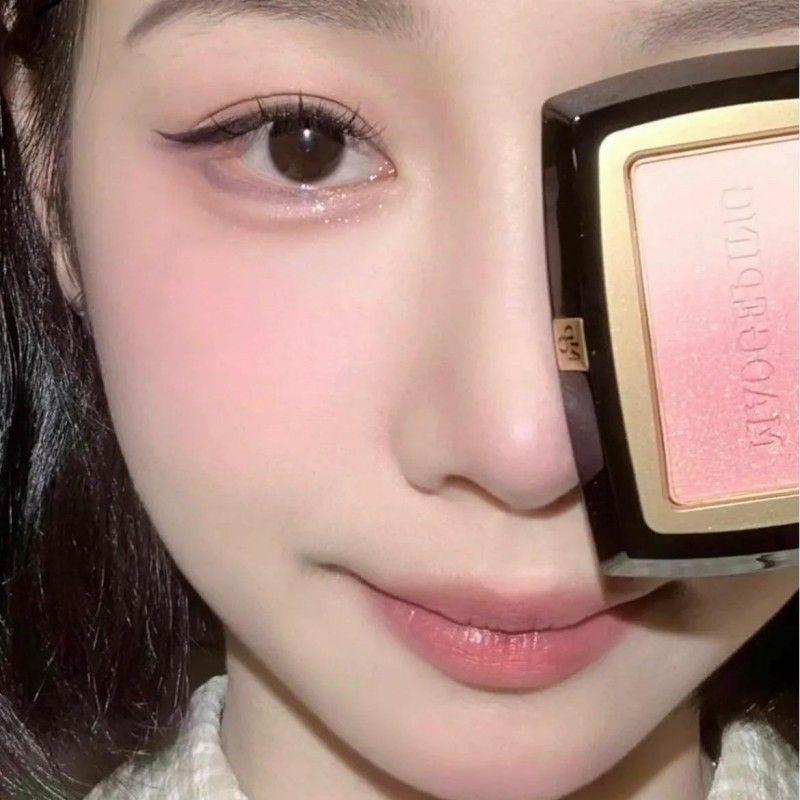 MaoGeping Cloudy Veil Sweet Gradient Makeup Blusher #801 Magnolia Flower