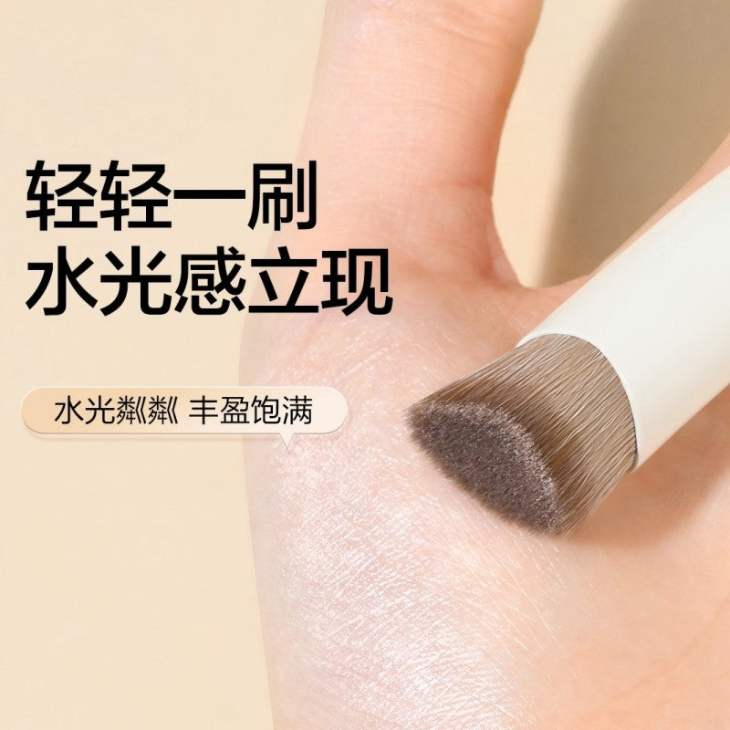 Oeiez Cloud Porcelain Triangle Makeup Brush #333