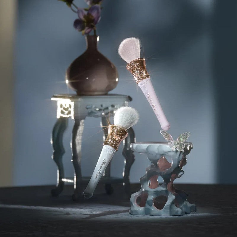 Flower Knows花知晓蝴蝶云肩系列坡形点彩化妆刷月白色