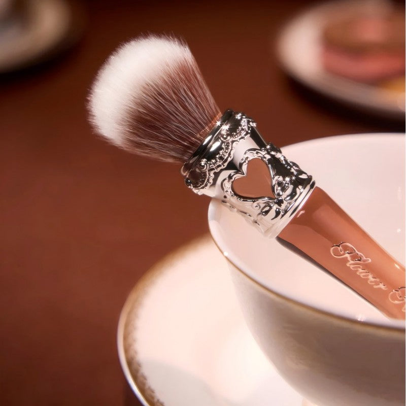 Flower Knows The Sweetie Bear Rounded Blush Brush Chocolate 1pcs