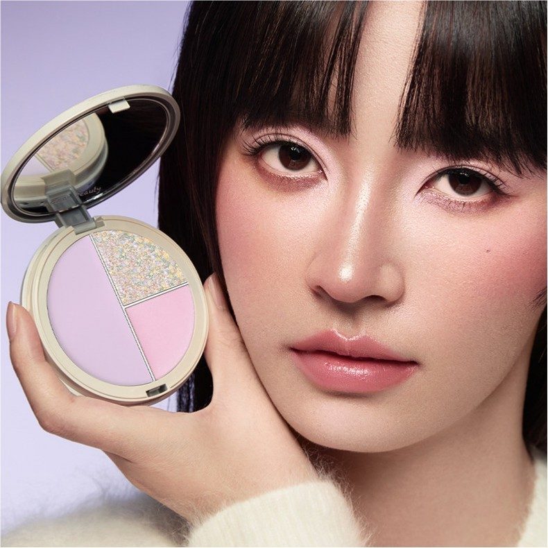 Red Chamber Multi-Use Highlighter Palette Resonance