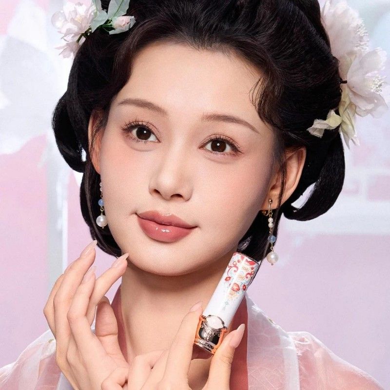 Flower Knows Butterfly Cloud Glossy Lipstick #C07 Red Bean