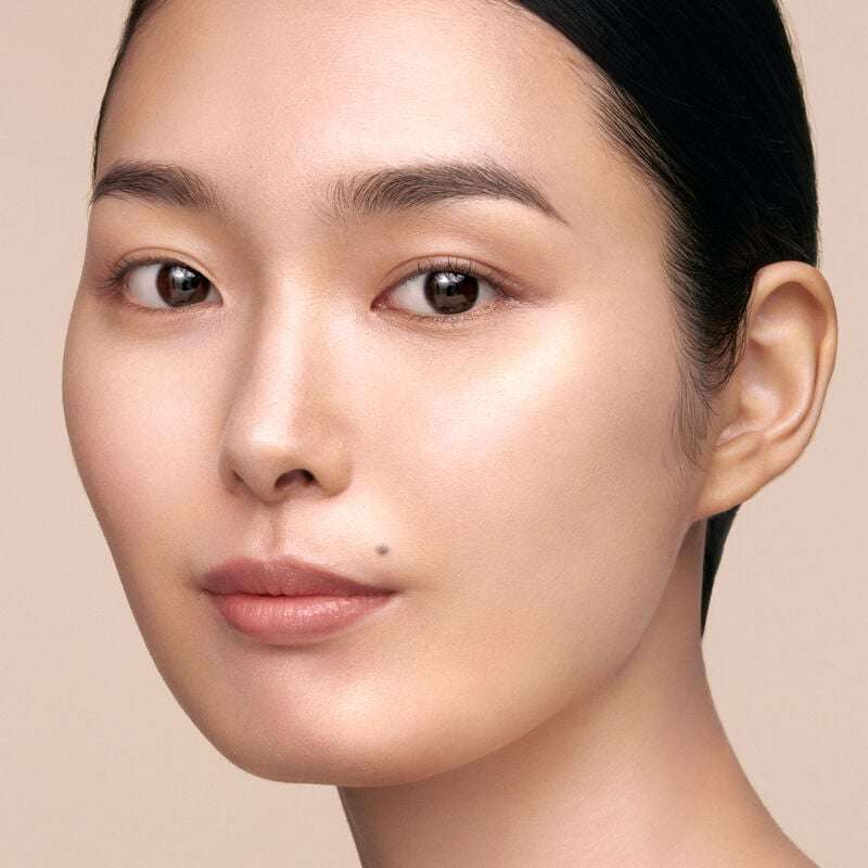 Cle de Peau Beaute CPB Radiant Cushion Foundation Dewy #OC10