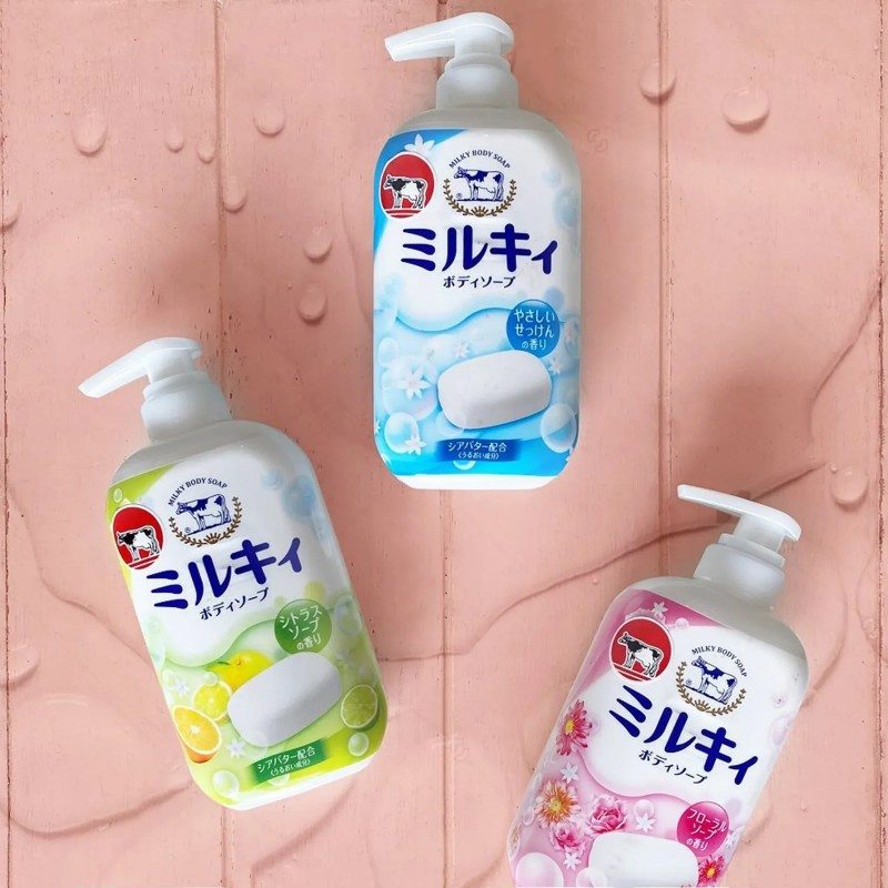 Cow牛乳石碱高保湿沐浴露粉红花香 500ml