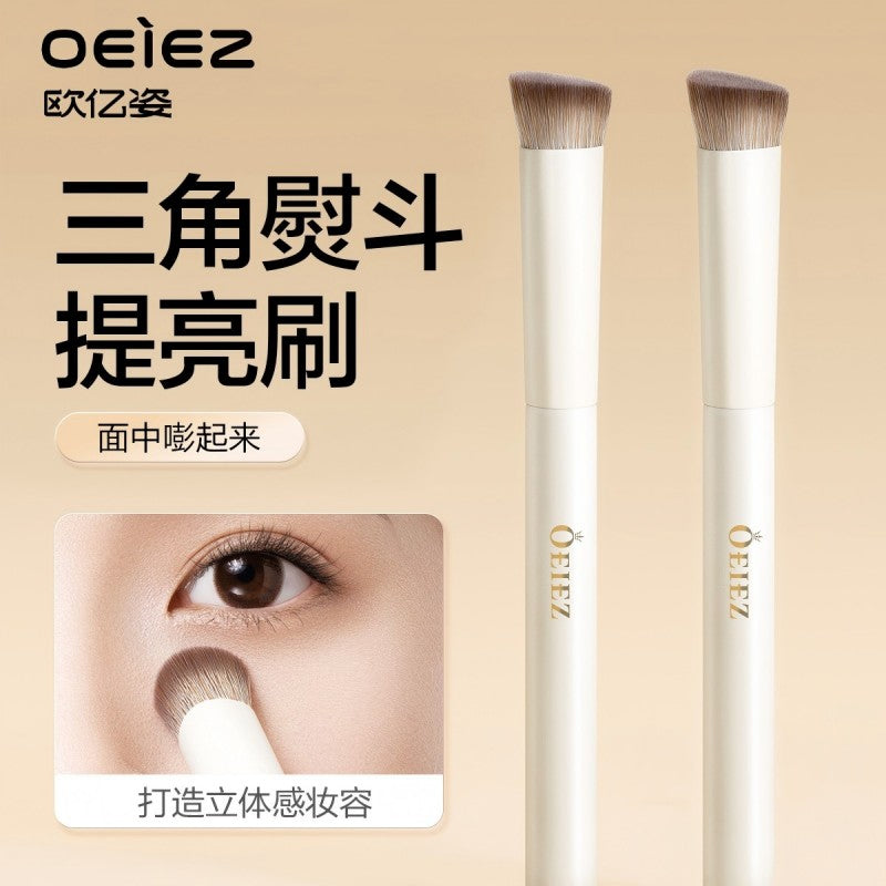 Oeiez Cloud Porcelain Triangle Makeup Brush #333