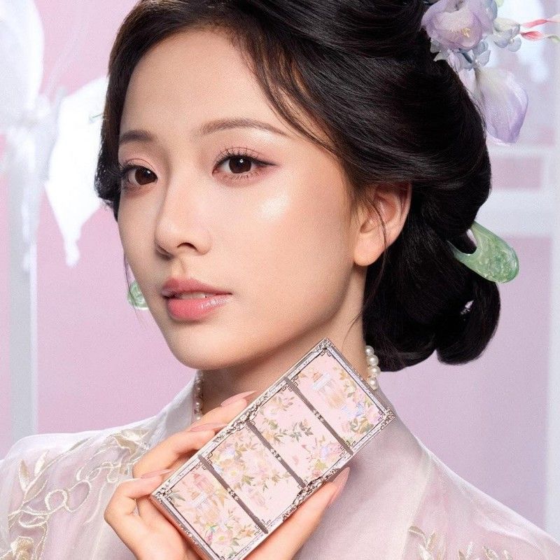 Flower Knows Butterfly Cloud Collar Highlight & Contour Palette #02 Tawny Tea