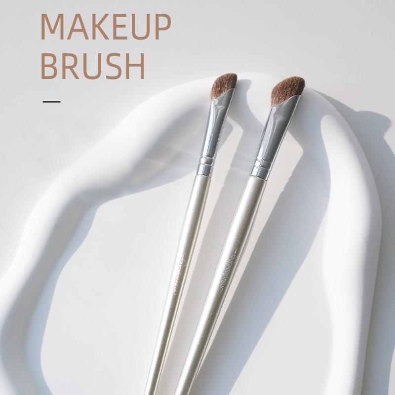 Guoxiaoniu Scythe-Shaped Angled Eyeliner Brush Small #338